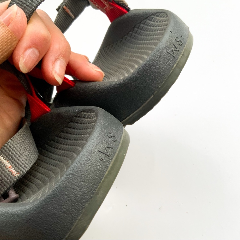 Chaco Gray Strappt Sandals Women’s Size 8 with Red Strap - Picture 5 of 5